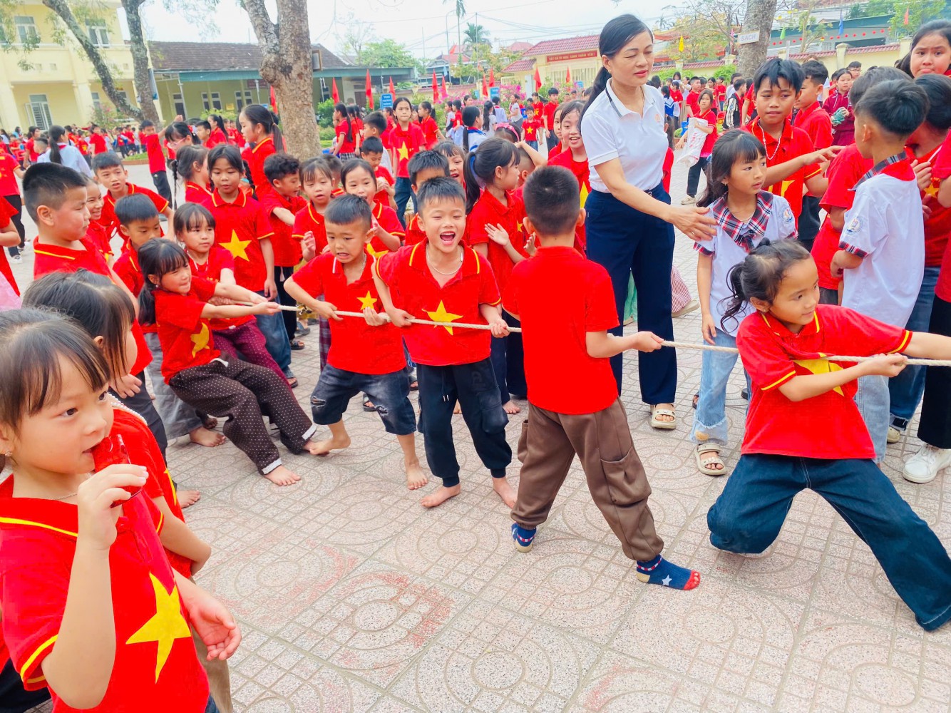 kéo co lớp 1
