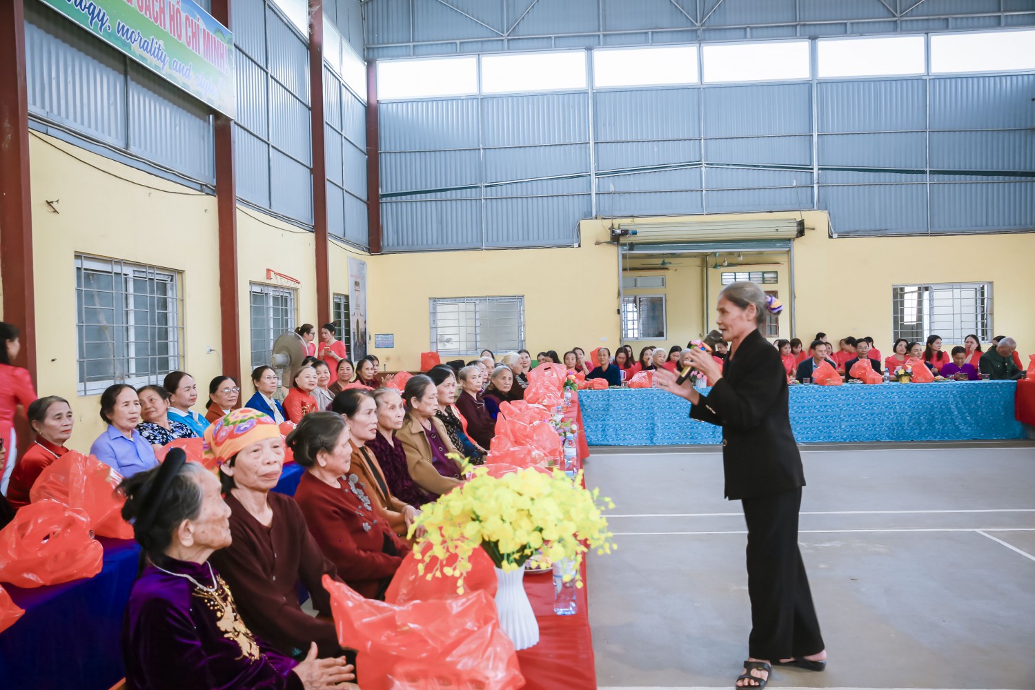 Mẹ c Quang